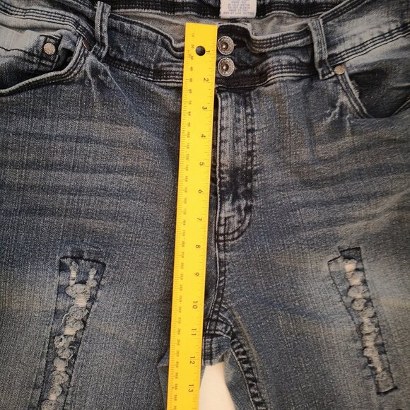 Blue Crush Plus Ladies Medium Wash Size 22 Distressed Blue Jeans - Picture 11 of 12